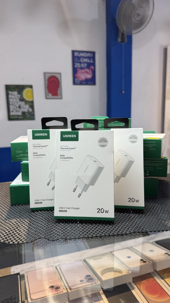 UGREEN adaptore 20w Putih